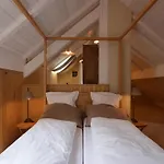 In With Sauna *